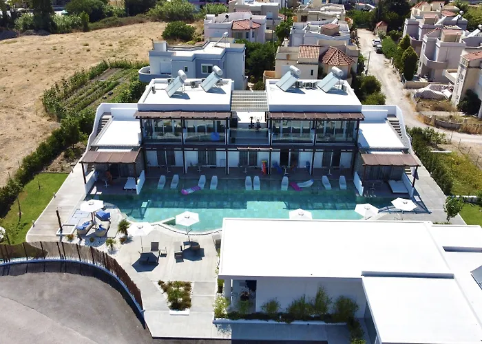 فندق Nama Retreat